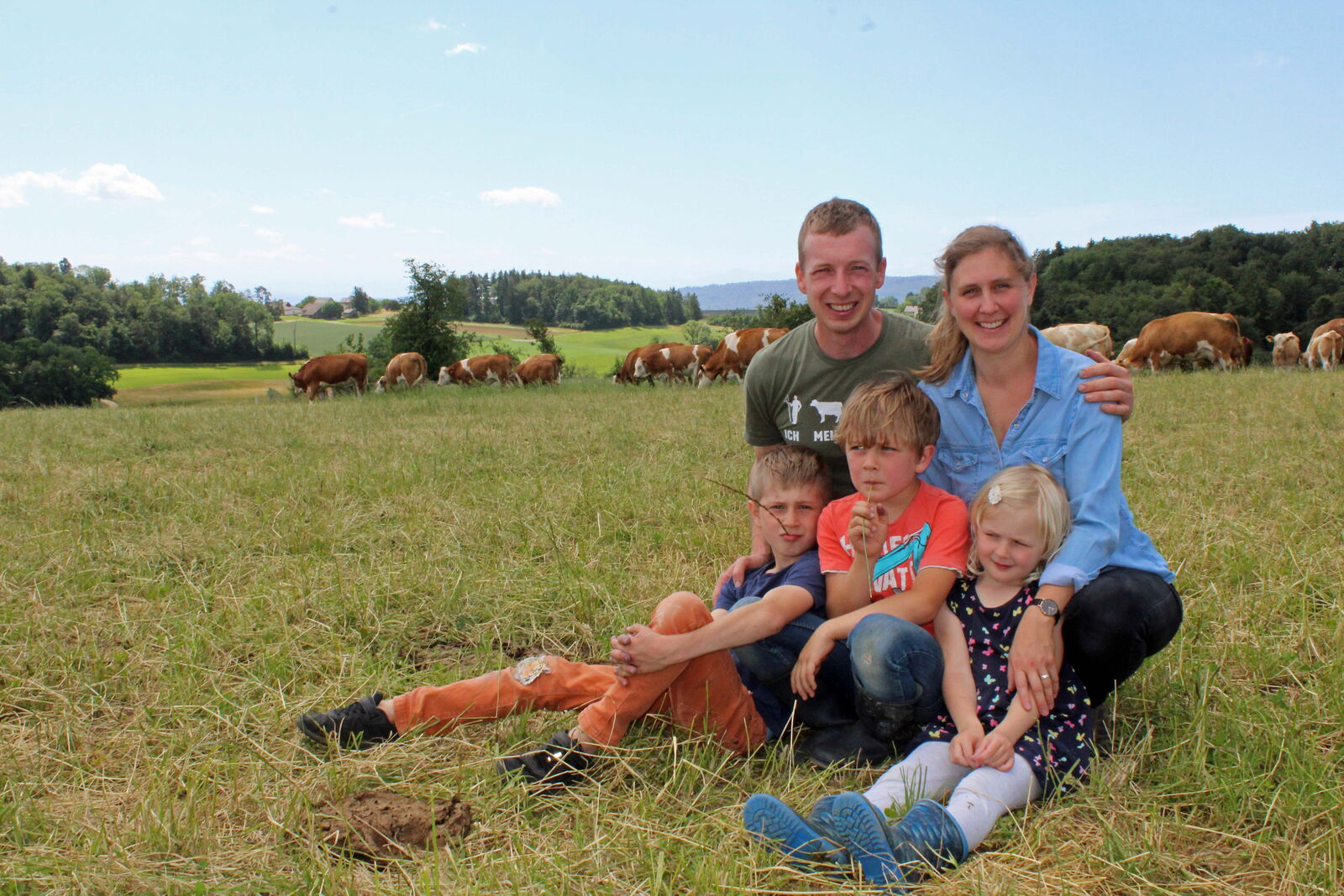 Familie Rindlisbacher auf der Weide | Foto: Manuela Talenta