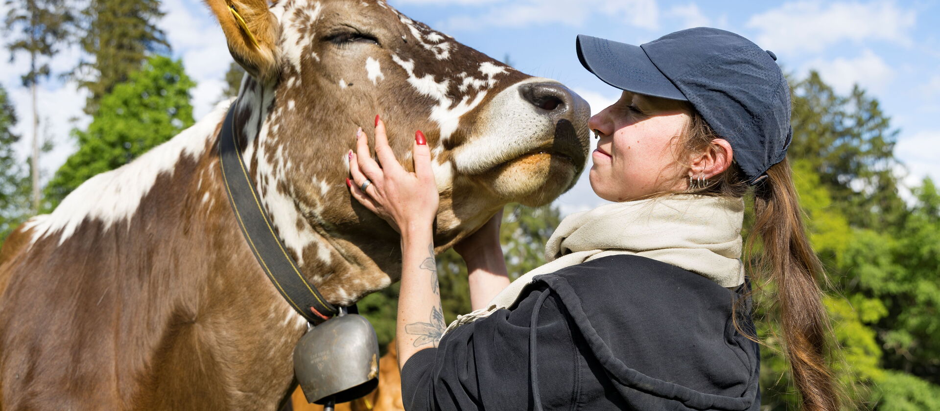 Natascha Eberhart mit ihren Mutterkühen | Foto: Markus Bolliger