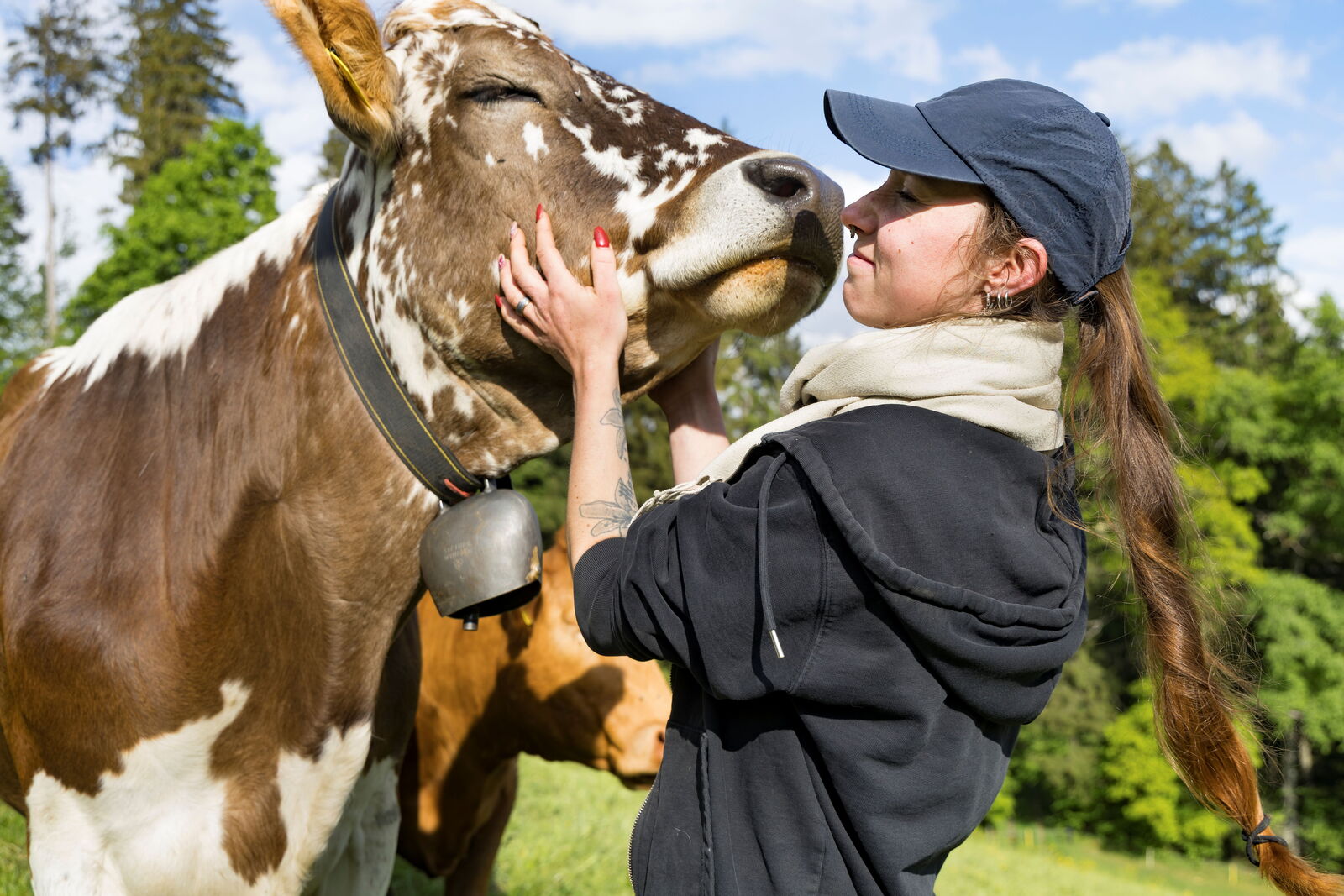 Natascha Eberhart mit ihren Mutterkühen | Foto: Markus Bolliger